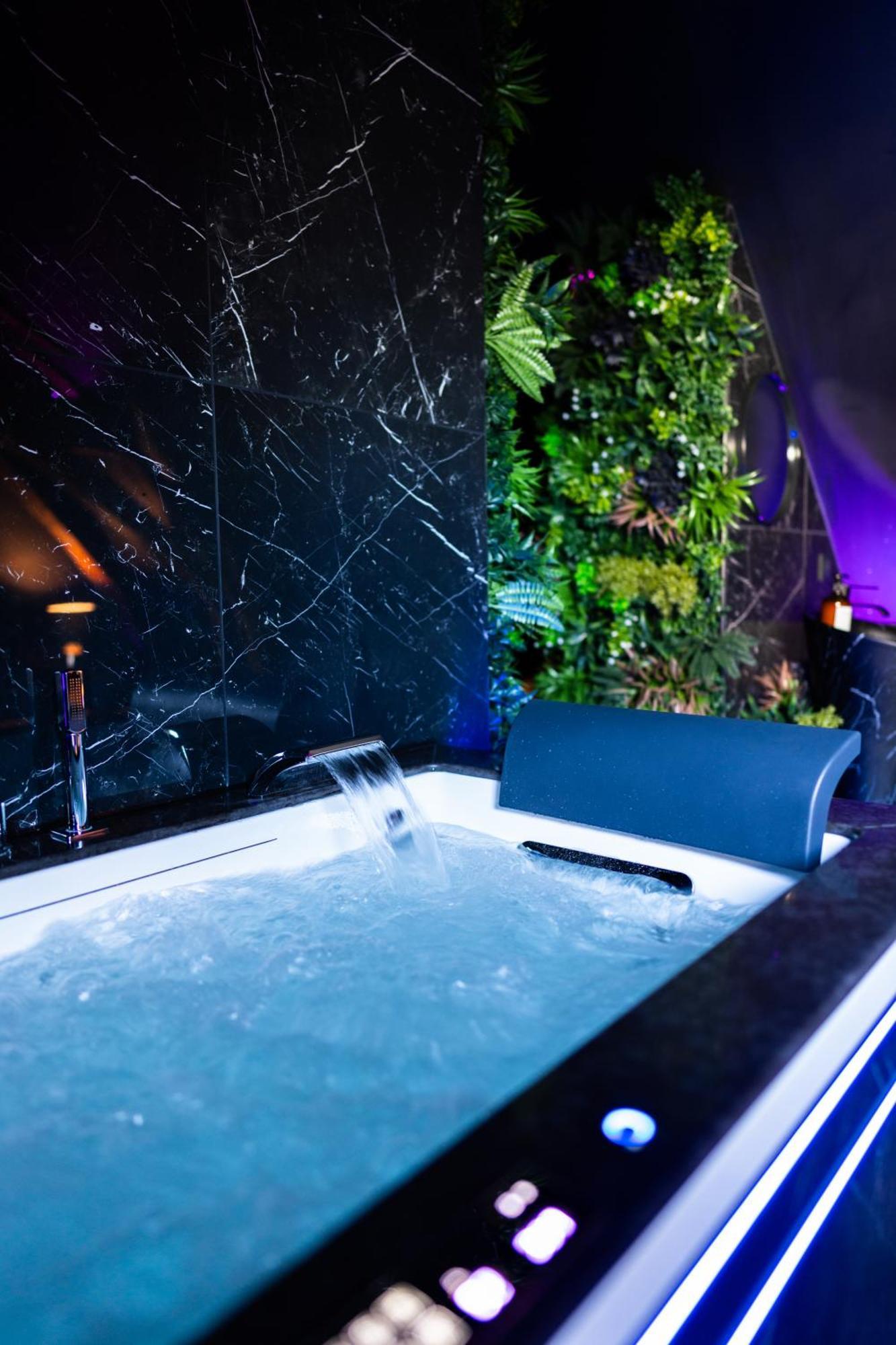 L'Evasion, Romantisme, Volupte & Jacuzzi Saumur Extérieur photo